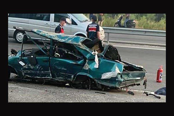 Trafik Kazasında 3 Kişi Hayatını Kaybetti