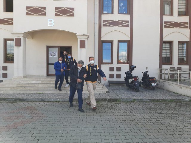 VATANDAŞLARI 2,5 MİLYON TL DOLANDIRDIKLARI İDDİASIYLA GÖZALTINA ALINAN 2 KİŞİDEN  BİR TUTUKLANDI