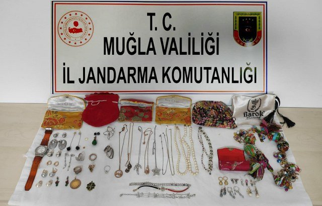 ÇALDIĞI ZİYNET EŞYALARI İLE YAKALANDI