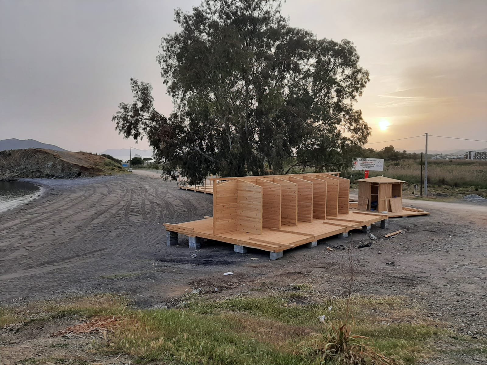 KARATAŞ PLAJINA TEPKİLER BÜYÜYOR