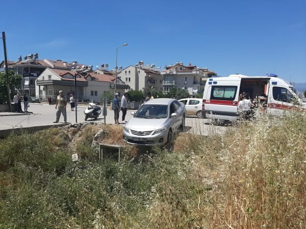 FETHİYEDEKİ TRAFİK KAZASINDA  KÜÇÜK ÇOCUK YARALANDI