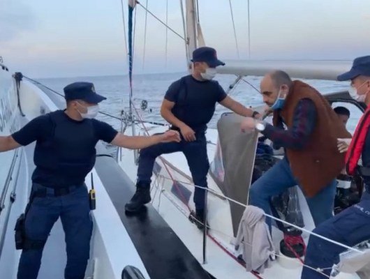 FETHİYE’DE YELKENLİ TEKNEDE 36 GÖÇMEN YAKALANDI