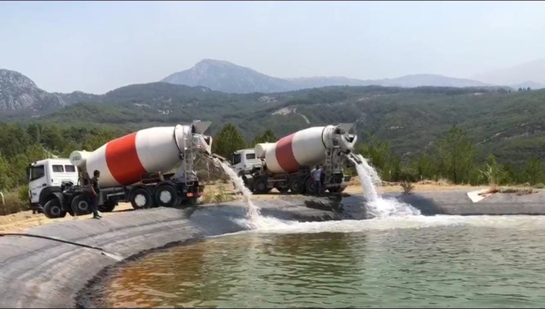 YANGIN SU HAVUZLARI BOŞALINCA YARDIMA BETON FİRMALARI KOŞTU