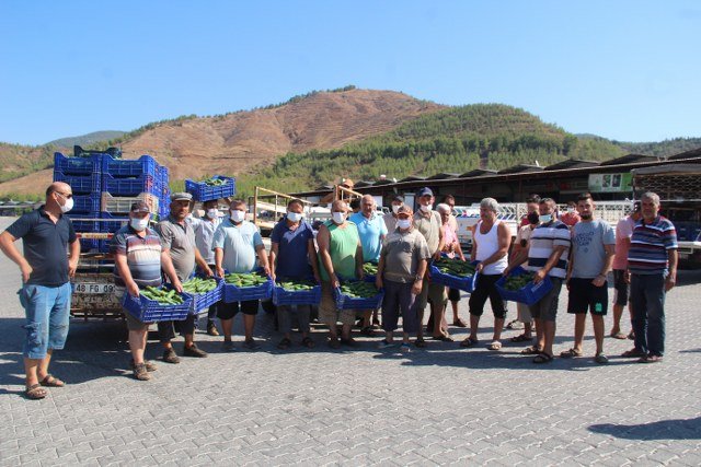 Pazara Getirdikleri Ürünlerini Satmayarak Eylem Yaptılar