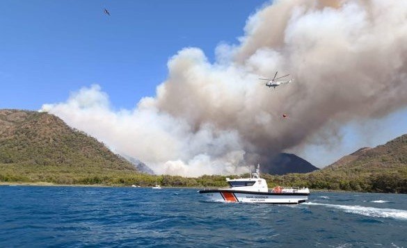 Marmaris Yangınına 15 Helikopter, 8 Uçak Müdahale Ediyor