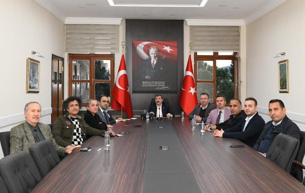 Deprem Bölgesine Yardımlar Sürüyor