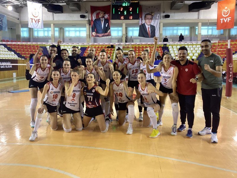 LOKMAN HEKİM ZİRVESPOR YARI FİNALE ÇIKTI