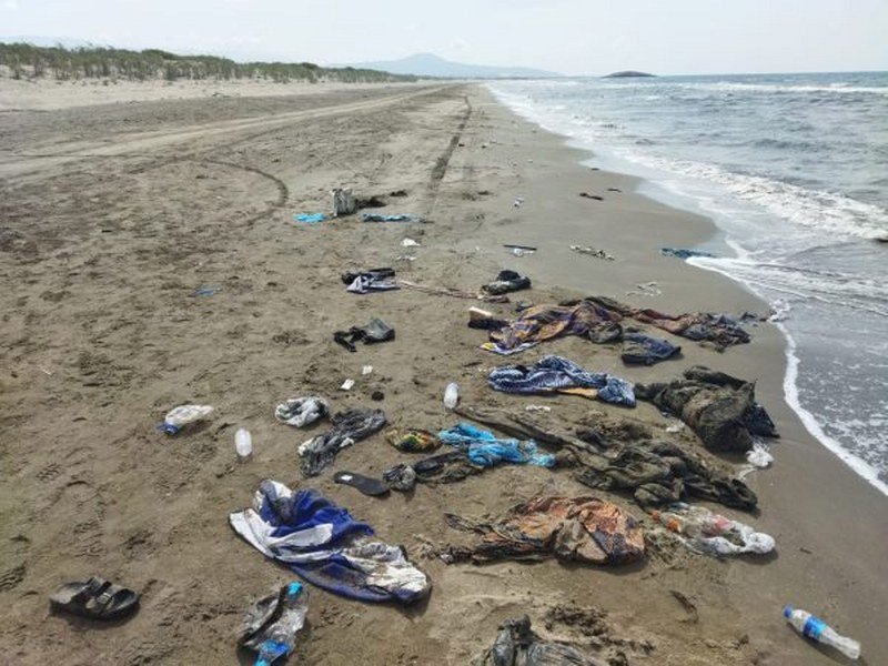 Düzensiz Göçmenleri Taşıyan Lastik Bot Batınca Faciadan Dönüldü