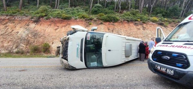 Seydikemer’de Öğretmenleri Taşıyan Servis Devrildi: 10 Yaralı