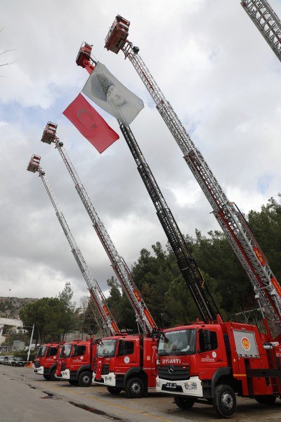 Büyükşehir İtfaiyesi’ne Araç ve Ekipman Takviyesi